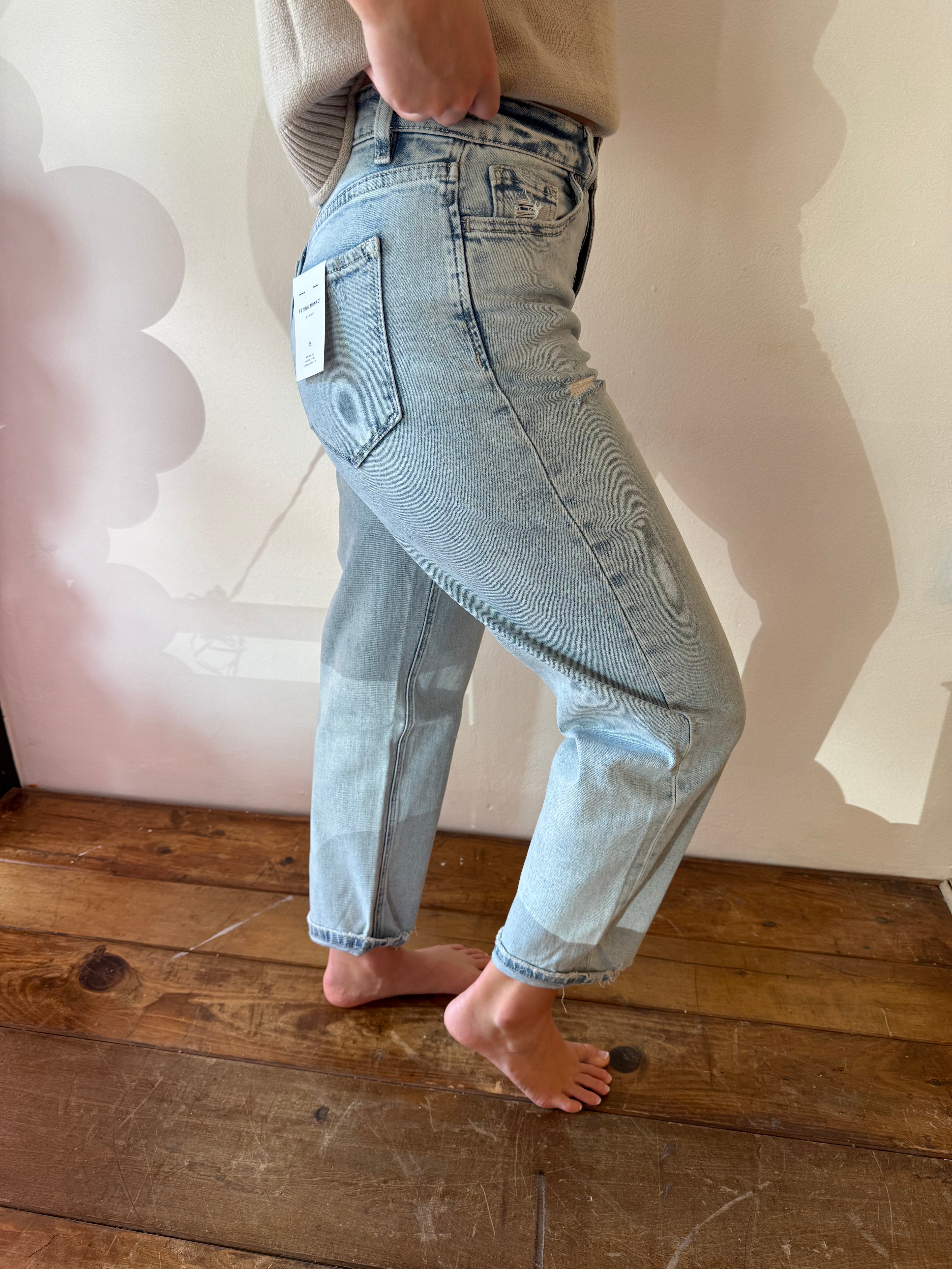 CAROLINE JEAN