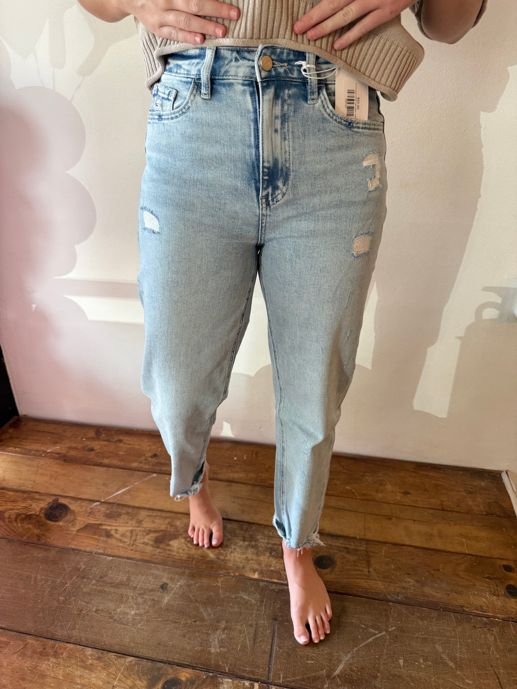 CAROLINE JEAN
